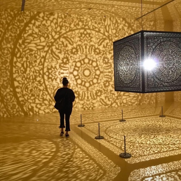 B “posh ambassador” 🌞 - Picture 1 of 2